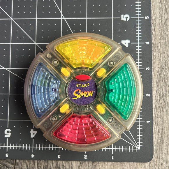 Rubik's Cube & Electronic Simon Game Challenge Puzzle - Picture 3 of 7